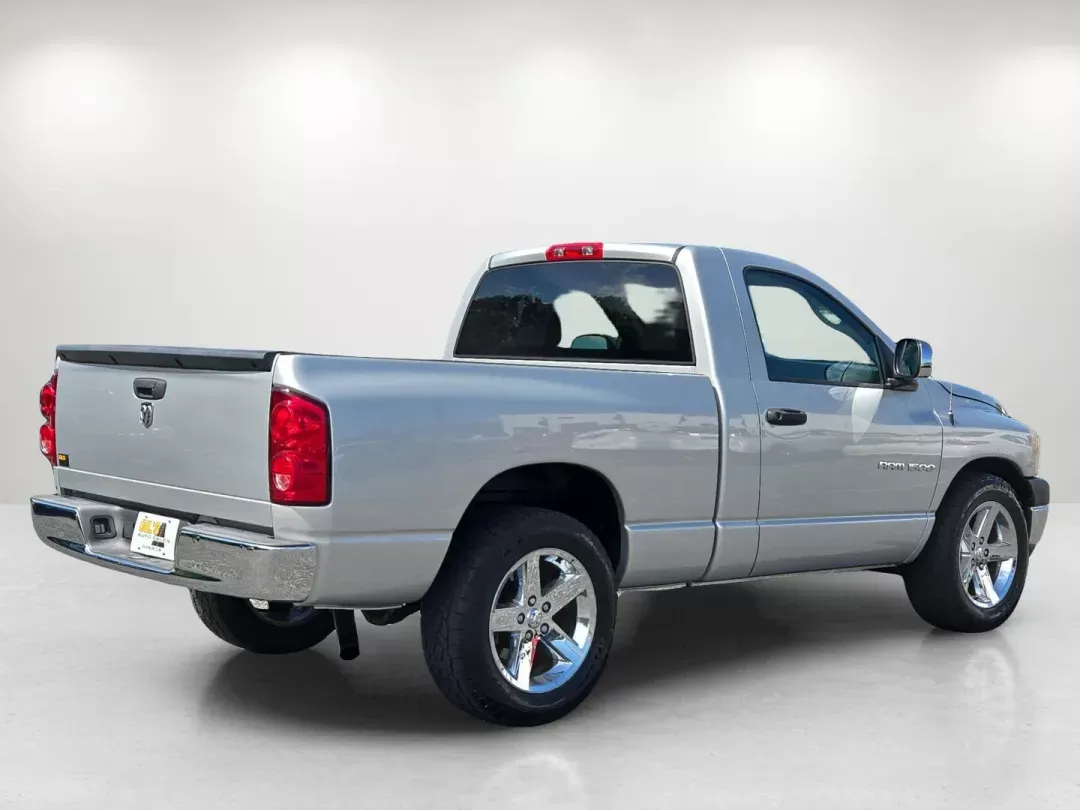 2007 Dodge Ram 1500 ST (1D7HA16K27J) with an Other engine, located at 5115 14th Ave., Columbus, GA, 31904, (706) 323-0345, 32.511494, -84.971046 - **Unleash Adventure with the 2007 Dodge Ram 1500 ST: The Perfect Truck for Your Next Journey!**<br /> <br /> Are you ready to elevate your driving experience? Whether you're a weekend warrior looking to haul away camping gear or a daily commuter in need of a reliable vehicle, the 2007 Dodge Ram 1500 - Photo#4