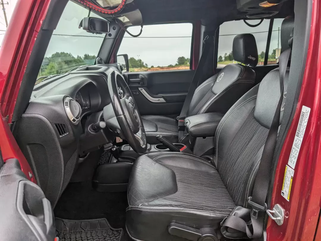 2013 /Black Interior Jeep Wrangler Unlimited Freedom Edition (1C4BJWDG6DL) with an Other engine, located at 7000 Northlake Connector, Columbus, GA, 31904, (706) 987-8085, 32.524975, -84.978134 - **Adventure Awaits: 2013 Jeep Wrangler Unlimited Freedom Edition Your Next Weekend Warrior!**<br /> <br /> Are you ready to elevate your adventures? Whether you're planning weekend getaways, tackling rugged terrains, or simply cruising around Phenix City, AL, the 2013 Jeep Wrangler Unlimited Freedo - Photo#9