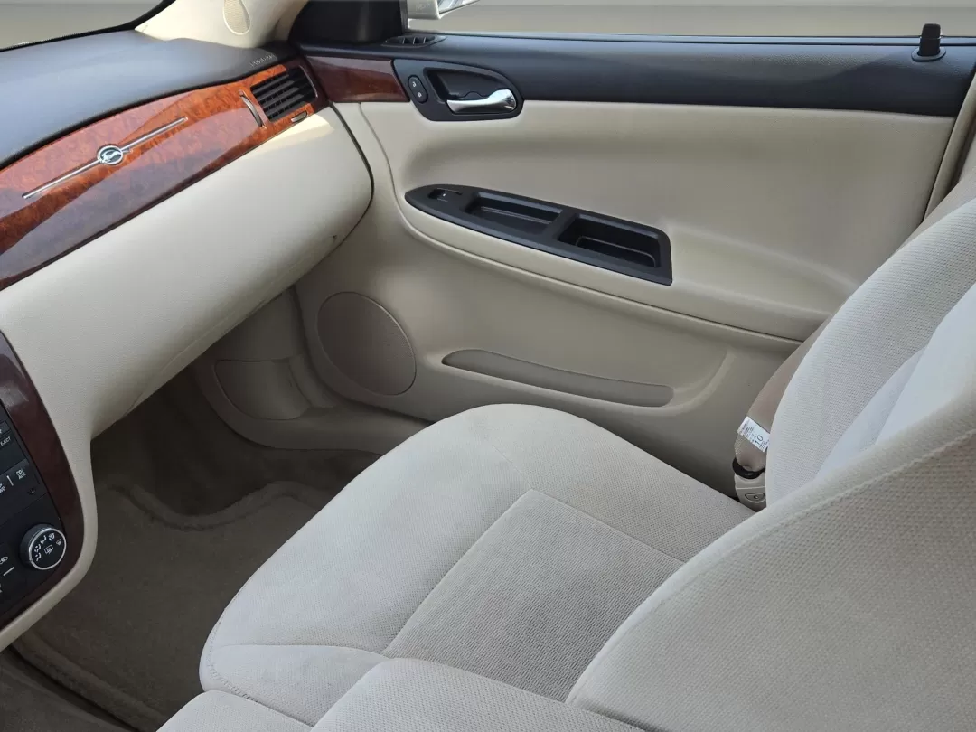 2010 /Neutral Chevrolet Impala LT (2G1WB5EN7A1) with an Other engine, located at 3959 U.S. 80 W, Phenix City, AL, 36870, (334) 297-4885, 32.469296, -85.135185 - 2010 Chevrolet Impala LT - Photo#15