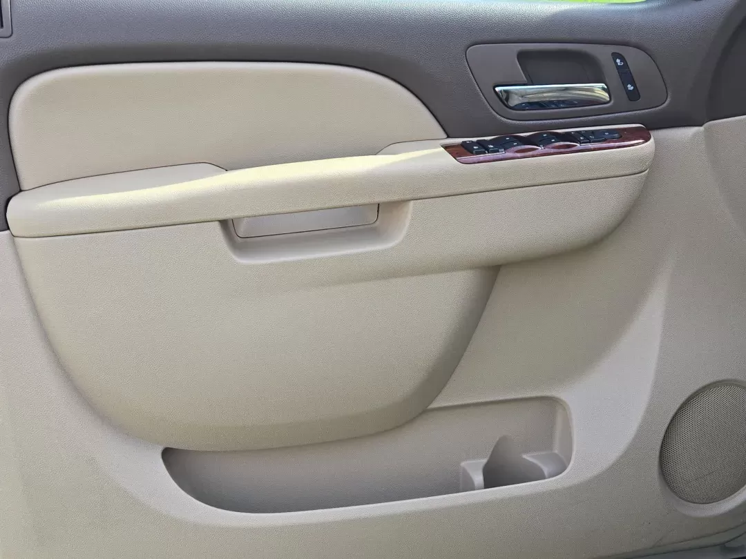 2012 /Light Cashmere/Dark Cashmere Chevrolet Tahoe LT (1GNSCBE05CR) with an Other engine, located at 3959 U.S. 80 W, Phenix City, AL, 36870, (334) 297-4885, 32.469296, -85.135185 - Are you ready to elevate your driving experience? The 2012 Chevrolet Tahoe LT is the perfect SUV for families, adventure seekers, and daily commuters alike. With its spacious interior, robust performance, and luxurious features, this Tahoe is designed to meet your lifestyle needs while ensuring comf - Photo#8