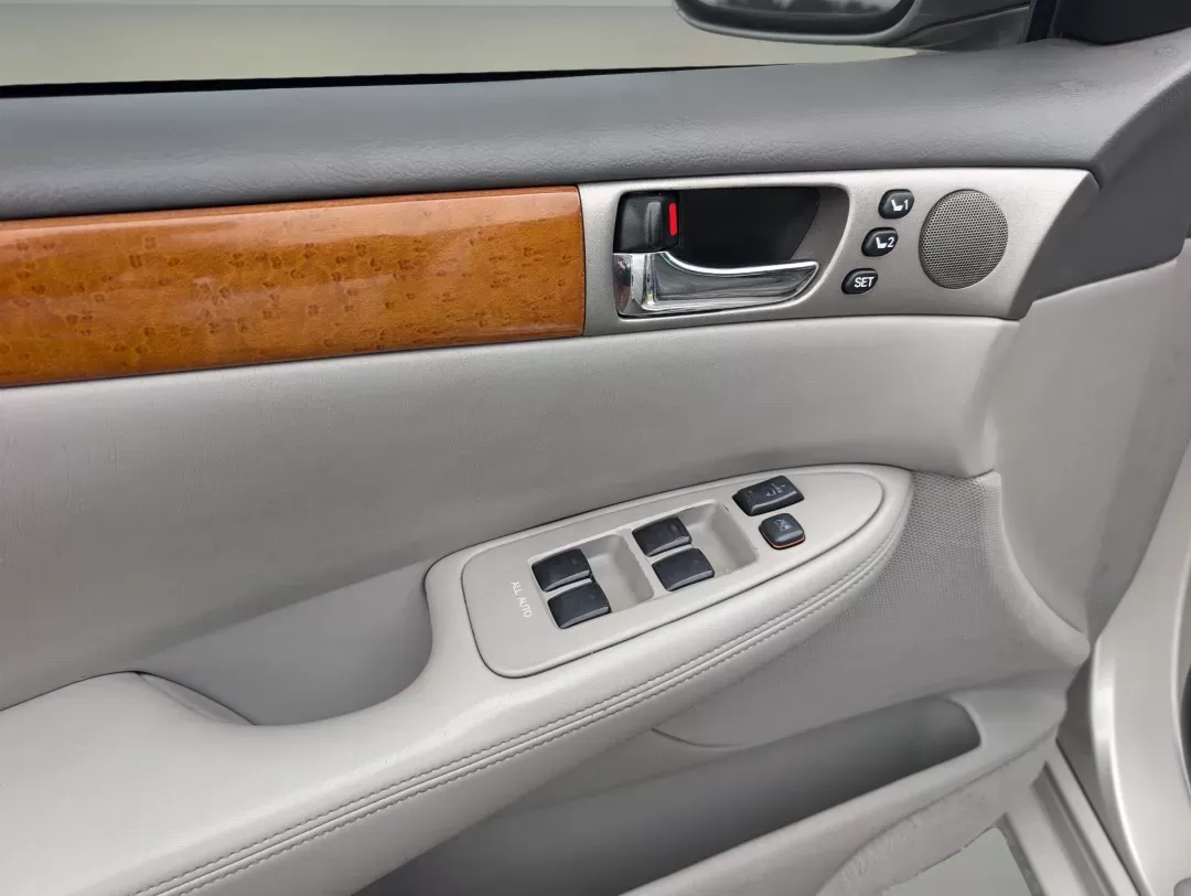 2006 Lexus ES 330 (JTHBA30GX65) with an Other engine, located at 3959 U.S. 80 W, Phenix City, AL, 36870, (334) 297-4885, 32.469296, -85.135185 - **Discover the Luxury of Reliable Driving with the 2006 Lexus ES 330 at Gils Auto!**<br /> <br /> Are you searching for a dependable sedan that combines luxury and practicality? Look no further! The 2006 Lexus ES 330 is the perfect choice for anyone who enjoys both a comfortable ride and the prestig - Photo#8