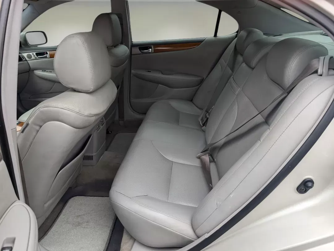 2006 Lexus ES 330 (JTHBA30GX65) with an Other engine, located at 3959 U.S. 80 W, Phenix City, AL, 36870, (334) 297-4885, 32.469296, -85.135185 - **Discover the Luxury of Reliable Driving with the 2006 Lexus ES 330 at Gils Auto!**<br /> <br /> Are you searching for a dependable sedan that combines luxury and practicality? Look no further! The 2006 Lexus ES 330 is the perfect choice for anyone who enjoys both a comfortable ride and the prestig - Photo#11