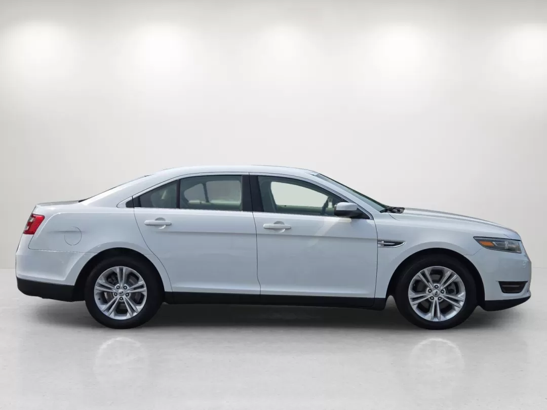 2015 Ford Taurus SEL (1FAHP2E87FG) with an Other engine, located at 3959 U.S. 80 W, Phenix City, AL, 36870, (334) 297-4885, 32.469296, -85.135185 - **Discover Your New Lifestyle with the 2015 Ford Taurus SEL at Gils Auto!**<br /> <br /> Are you on the hunt for a reliable vehicle that effortlessly blends style, comfort, and practicality? Look no further than the 2015 Ford Taurus SEL, available right here at Gils Auto in Phenix City, AL. Perfect - Photo#4