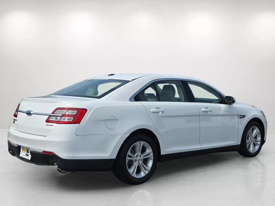 2015 Ford Taurus SEL (1FAHP2E87FG) with an Other engine, located at 3959 U.S. 80 W, Phenix City, AL, 36870, (334) 297-4885, 32.469296, -85.135185 - **Discover Your New Lifestyle with the 2015 Ford Taurus SEL at Gils Auto!**<br /> <br /> Are you on the hunt for a reliable vehicle that effortlessly blends style, comfort, and practicality? Look no further than the 2015 Ford Taurus SEL, available right here at Gils Auto in Phenix City, AL. Perfect - Photo#5