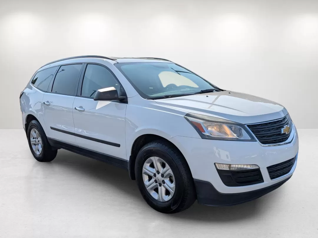 2017 /Dark Titanium/Light Titanium Chevrolet Traverse LS (1GNKRFKD3HJ) with an Other engine, located at 3959 U.S. 80 W, Phenix City, AL, 36870, (334) 297-4885, 32.469296, -85.135185 - 2017 Chevrolet Traverse LS - Photo#3