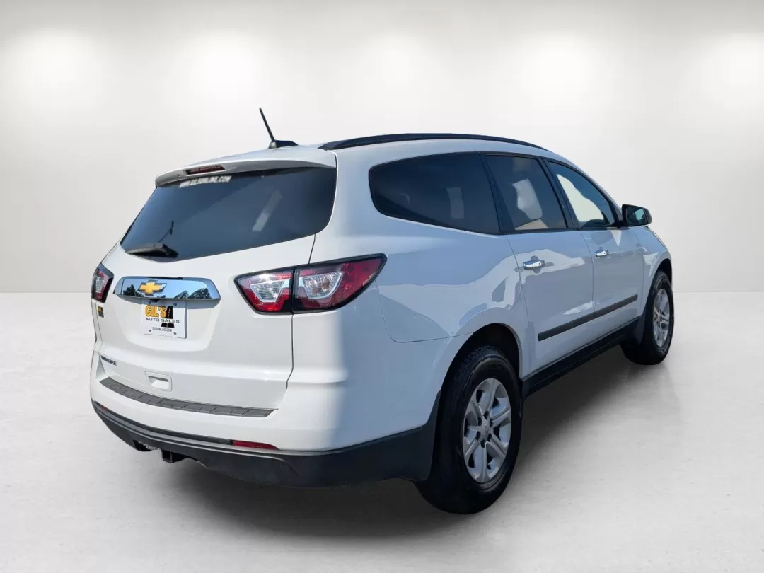 2017 /Dark Titanium/Light Titanium Chevrolet Traverse LS (1GNKRFKD3HJ) with an Other engine, located at 3959 U.S. 80 W, Phenix City, AL, 36870, (334) 297-4885, 32.469296, -85.135185 - 2017 Chevrolet Traverse LS - Photo#5