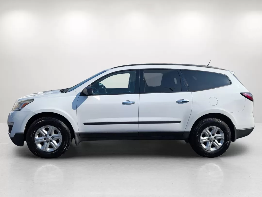 2017 /Dark Titanium/Light Titanium Chevrolet Traverse LS (1GNKRFKD3HJ) with an Other engine, located at 3959 U.S. 80 W, Phenix City, AL, 36870, (334) 297-4885, 32.469296, -85.135185 - 2017 Chevrolet Traverse LS - Photo#8