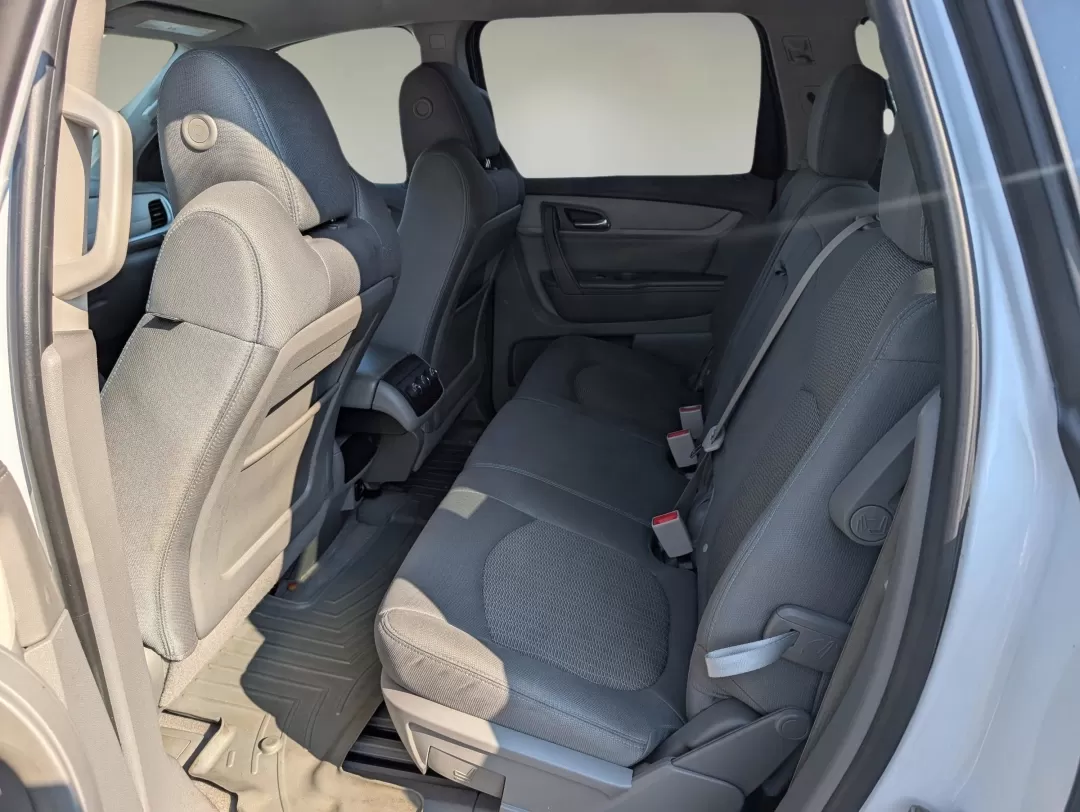 2017 /Dark Titanium/Light Titanium Chevrolet Traverse LS (1GNKRFKD3HJ) with an Other engine, located at 3959 U.S. 80 W, Phenix City, AL, 36870, (334) 297-4885, 32.469296, -85.135185 - 2017 Chevrolet Traverse LS - Photo#11