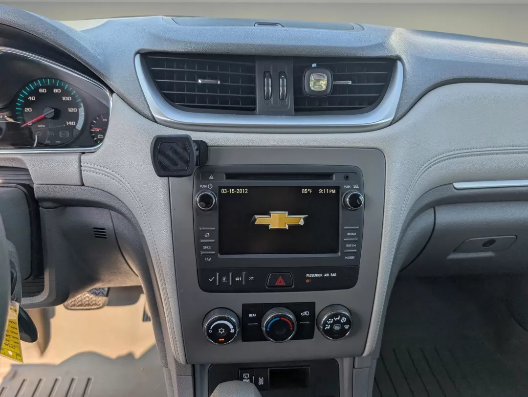 2017 /Dark Titanium/Light Titanium Chevrolet Traverse LS (1GNKRFKD3HJ) with an Other engine, located at 3959 U.S. 80 W, Phenix City, AL, 36870, (334) 297-4885, 32.469296, -85.135185 - 2017 Chevrolet Traverse LS - Photo#14