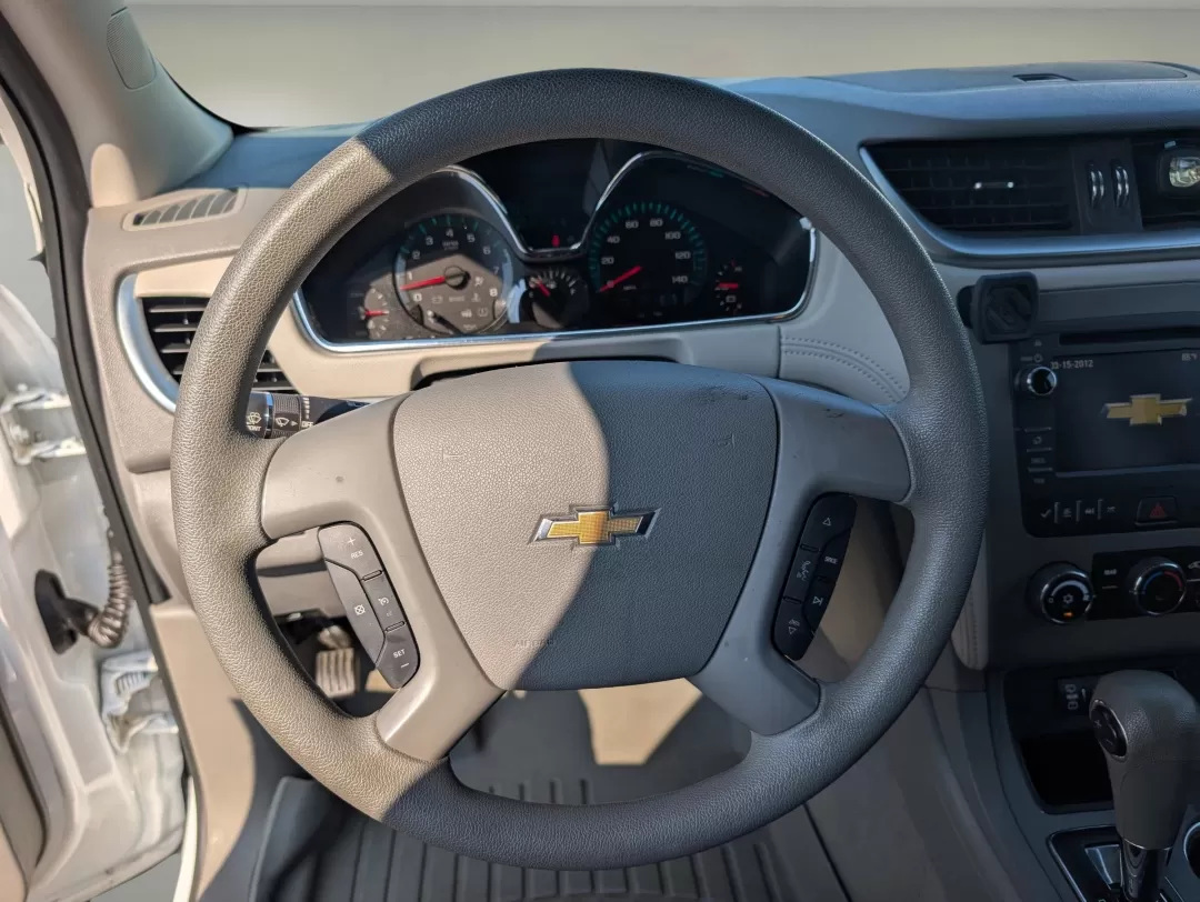 2017 /Dark Titanium/Light Titanium Chevrolet Traverse LS (1GNKRFKD3HJ) with an Other engine, located at 3959 U.S. 80 W, Phenix City, AL, 36870, (334) 297-4885, 32.469296, -85.135185 - 2017 Chevrolet Traverse LS - Photo#15