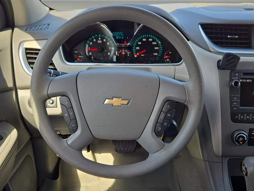 2017 /Dark Titanium/Light Titanium Chevrolet Traverse LS (1GNKRFKD3HJ) with an Other engine, located at 3959 U.S. 80 W, Phenix City, AL, 36870, (334) 297-4885, 32.469296, -85.135185 - 2017 Chevrolet Traverse LS - Photo#17