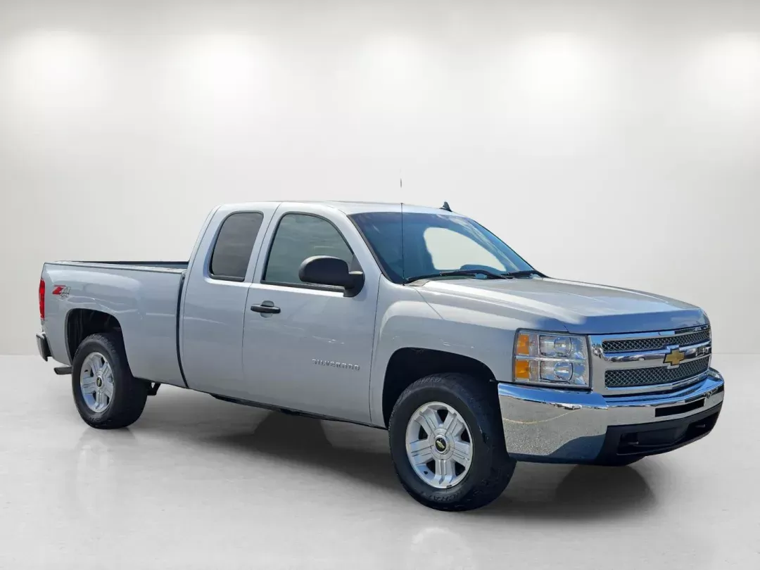 2013 /Light Titanium/Dark Titanium Chevrolet Silverado 1500 LT (1GCRKSE75DZ) with an Other engine, located at 3959 U.S. 80 W, Phenix City, AL, 36870, (334) 297-4885, 32.469296, -85.135185 - **Discover Your Adventure with the 2013 Chevrolet Silverado 1500 LT at Gils Auto in Phenix City, AL!**<br /> <br /> Are you ready to tackle weekend adventures, daily commutes, or family road trips? The 2013 Chevrolet Silverado 1500 LT, available at Gils Auto, is the versatile pickup truck that meets - Photo#2