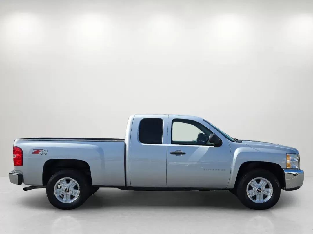 2013 /Light Titanium/Dark Titanium Chevrolet Silverado 1500 LT (1GCRKSE75DZ) with an Other engine, located at 3959 U.S. 80 W, Phenix City, AL, 36870, (334) 297-4885, 32.469296, -85.135185 - **Discover Your Adventure with the 2013 Chevrolet Silverado 1500 LT at Gils Auto in Phenix City, AL!**<br /> <br /> Are you ready to tackle weekend adventures, daily commutes, or family road trips? The 2013 Chevrolet Silverado 1500 LT, available at Gils Auto, is the versatile pickup truck that meets - Photo#3