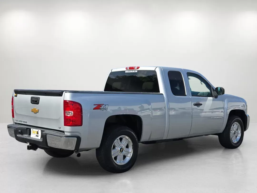 2013 /Light Titanium/Dark Titanium Chevrolet Silverado 1500 LT (1GCRKSE75DZ) with an Other engine, located at 3959 U.S. 80 W, Phenix City, AL, 36870, (334) 297-4885, 32.469296, -85.135185 - **Discover Your Adventure with the 2013 Chevrolet Silverado 1500 LT at Gils Auto in Phenix City, AL!**<br /> <br /> Are you ready to tackle weekend adventures, daily commutes, or family road trips? The 2013 Chevrolet Silverado 1500 LT, available at Gils Auto, is the versatile pickup truck that meets - Photo#4