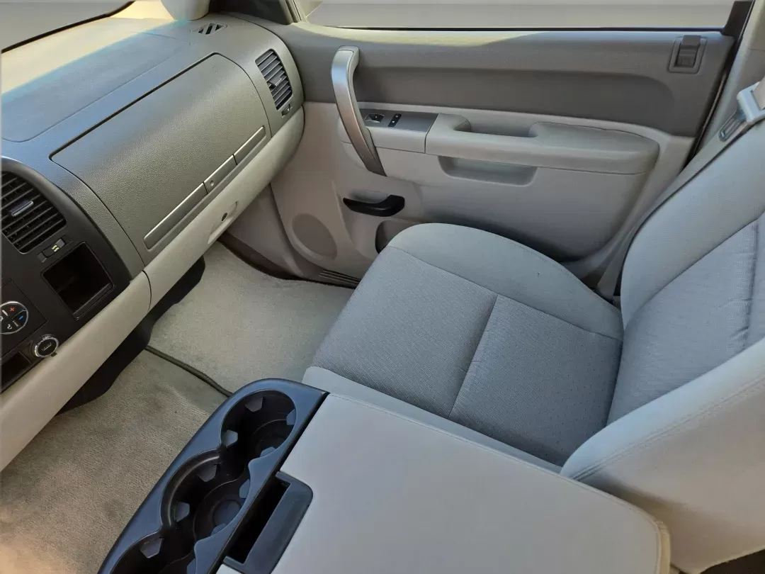 2013 /Light Titanium/Dark Titanium Chevrolet Silverado 1500 LT (1GCRKSE75DZ) with an Other engine, located at 3959 U.S. 80 W, Phenix City, AL, 36870, (334) 297-4885, 32.469296, -85.135185 - **Discover Your Adventure with the 2013 Chevrolet Silverado 1500 LT at Gils Auto in Phenix City, AL!**<br /> <br /> Are you ready to tackle weekend adventures, daily commutes, or family road trips? The 2013 Chevrolet Silverado 1500 LT, available at Gils Auto, is the versatile pickup truck that meets - Photo#14
