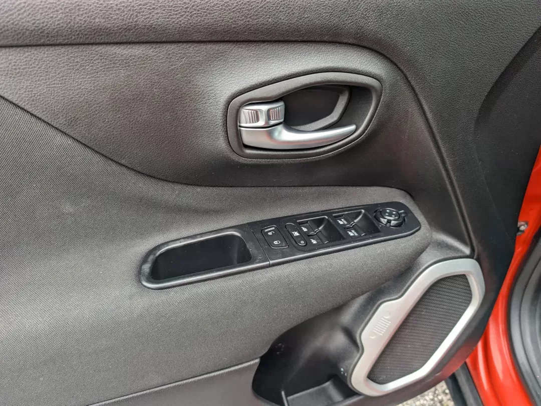 2018 /Black Jeep Renegade Latitude (ZACCJABB6JP) with an Other engine, located at 3959 U.S. 80 W, Phenix City, AL, 36870, (334) 297-4885, 32.469296, -85.135185 - **Unleash Your Adventurous Spirit with This 2018 Jeep Renegade Latitude!**<br /> <br /> Are you ready to embrace your inner explorer? This 2018 Jeep Renegade Latitude is your perfect companion for weekend getaways and daily commutes alike. Equipped to handle both city streets and rugged trails, this - Photo#8