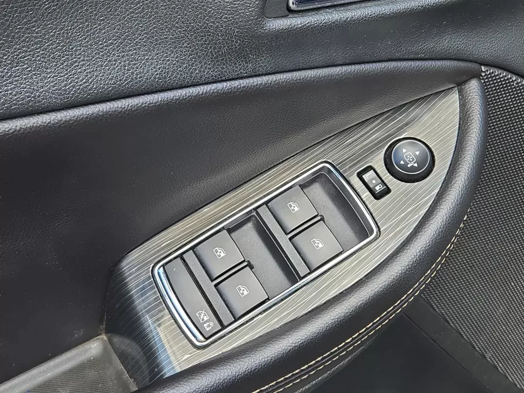 2018 /Jet Black Chevrolet Impala LT (1G1105S38JU) with an Other engine, located at 3959 U.S. 80 W, Phenix City, AL, 36870, (334) 297-4885, 32.469296, -85.135185 - **Experience the Road in Style with the 2018 Chevrolet Impala LT! Perfect for Commuters and Families Alike!**<br /> <br /> Are you looking for a stylish and reliable sedan that can handle daily commutes, weekend getaways, and family errands effortlessly? Look no further than this 2018 Chevrolet Impa - Photo#10