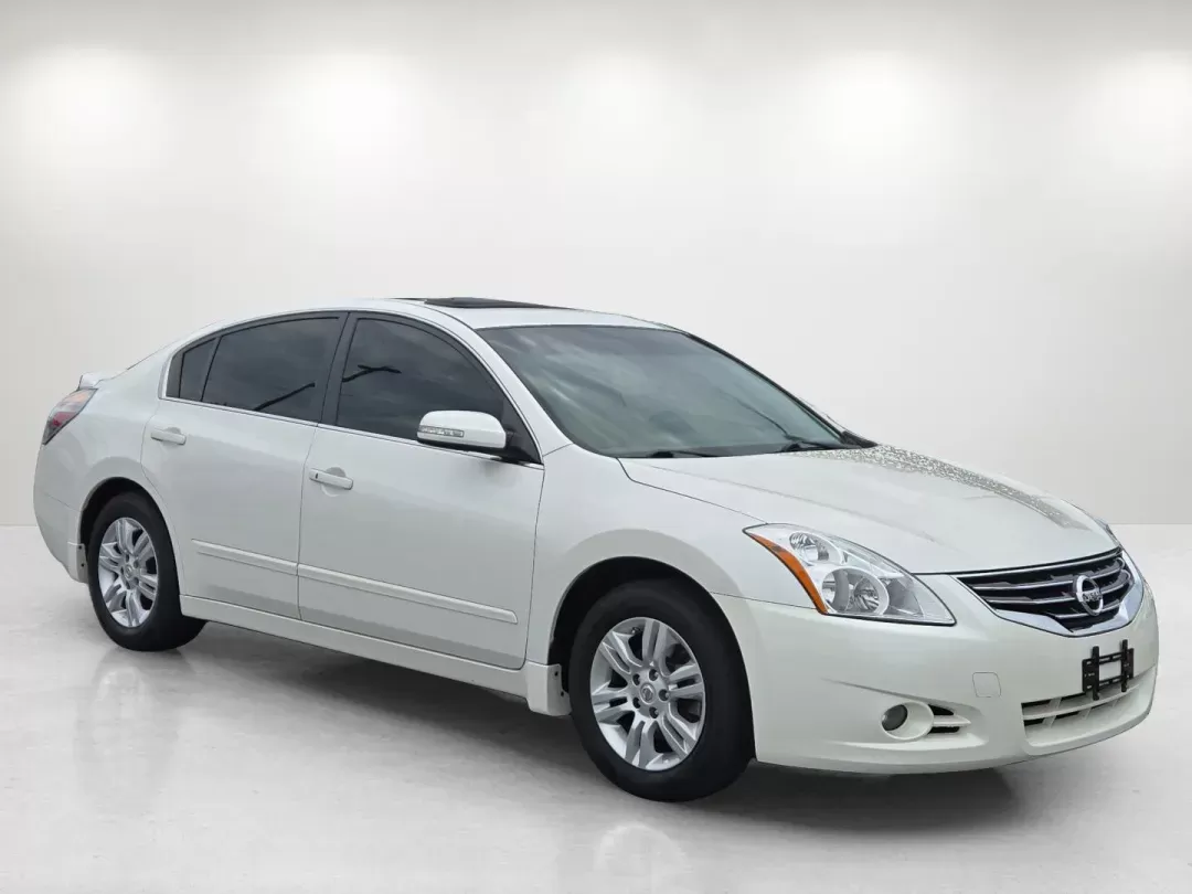 2012 /Blonde Nissan Altima 2.5 SL (1N4AL2AP9CN) with an Other engine, located at 3959 U.S. 80 W, Phenix City, AL, 36870, (334) 297-4885, 32.469296, -85.135185 - **Discover Your Next Adventure with the 2012 Nissan Altima 2.5 SL at Gils Auto!**<br /> <br /> Are you looking for a reliable sedan that combines style, comfort, and cutting-edge technology? Whether you're commuting to work, taking the kids to school, or heading out for weekend getaways, the 2012 Ni - Photo#2