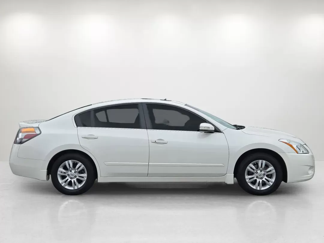 2012 /Blonde Nissan Altima 2.5 SL (1N4AL2AP9CN) with an Other engine, located at 3959 U.S. 80 W, Phenix City, AL, 36870, (334) 297-4885, 32.469296, -85.135185 - **Discover Your Next Adventure with the 2012 Nissan Altima 2.5 SL at Gils Auto!**<br /> <br /> Are you looking for a reliable sedan that combines style, comfort, and cutting-edge technology? Whether you're commuting to work, taking the kids to school, or heading out for weekend getaways, the 2012 Ni - Photo#3