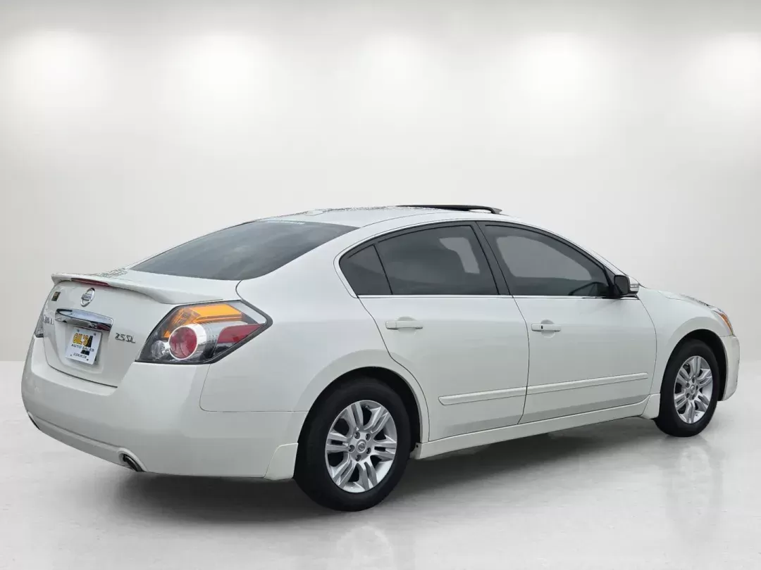 2012 /Blonde Nissan Altima 2.5 SL (1N4AL2AP9CN) with an Other engine, located at 3959 U.S. 80 W, Phenix City, AL, 36870, (334) 297-4885, 32.469296, -85.135185 - **Discover Your Next Adventure with the 2012 Nissan Altima 2.5 SL at Gils Auto!**<br /> <br /> Are you looking for a reliable sedan that combines style, comfort, and cutting-edge technology? Whether you're commuting to work, taking the kids to school, or heading out for weekend getaways, the 2012 Ni - Photo#4