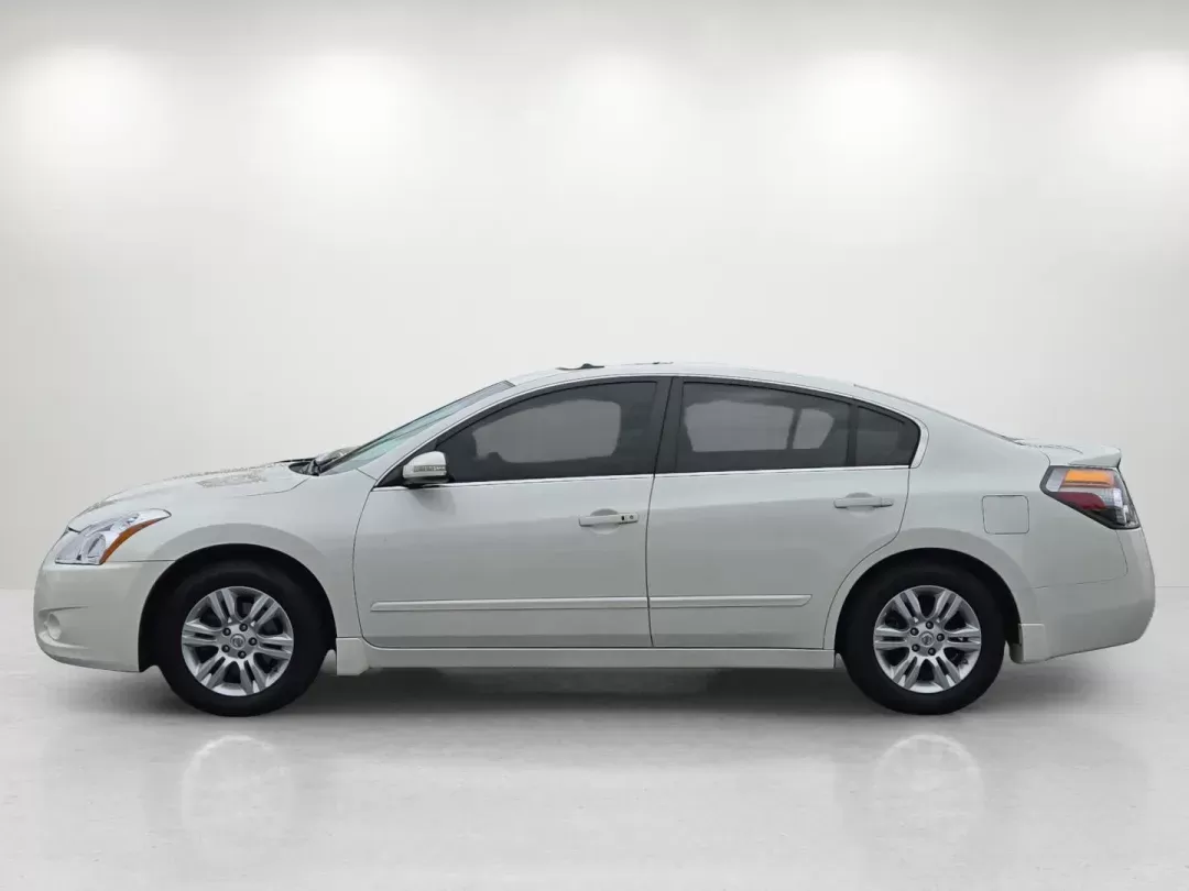 2012 /Blonde Nissan Altima 2.5 SL (1N4AL2AP9CN) with an Other engine, located at 3959 U.S. 80 W, Phenix City, AL, 36870, (334) 297-4885, 32.469296, -85.135185 - **Discover Your Next Adventure with the 2012 Nissan Altima 2.5 SL at Gils Auto!**<br /> <br /> Are you looking for a reliable sedan that combines style, comfort, and cutting-edge technology? Whether you're commuting to work, taking the kids to school, or heading out for weekend getaways, the 2012 Ni - Photo#7