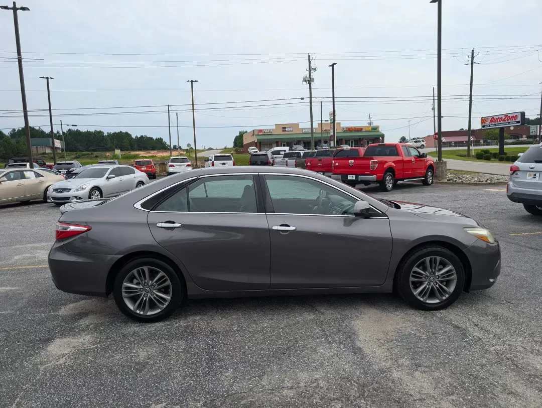 2016 Toyota Camry SE (4T1BF1FK4GU) with an Other engine, located at 804 22nd Ave, Phenix City, AL, 36870, (334) 297-1860, 32.484749, -85.024475 - **Elevate Your Daily Commute with This 2016 Toyota Camry SE from Gils Auto in Phenix City, AL!**<br /> <br /> Are you tired of your old, unreliable vehicle? Imagine driving a reliable sedan that not only enhances your daily commute but also offers the flexibility for weekend adventures. Whether you' - Photo#3