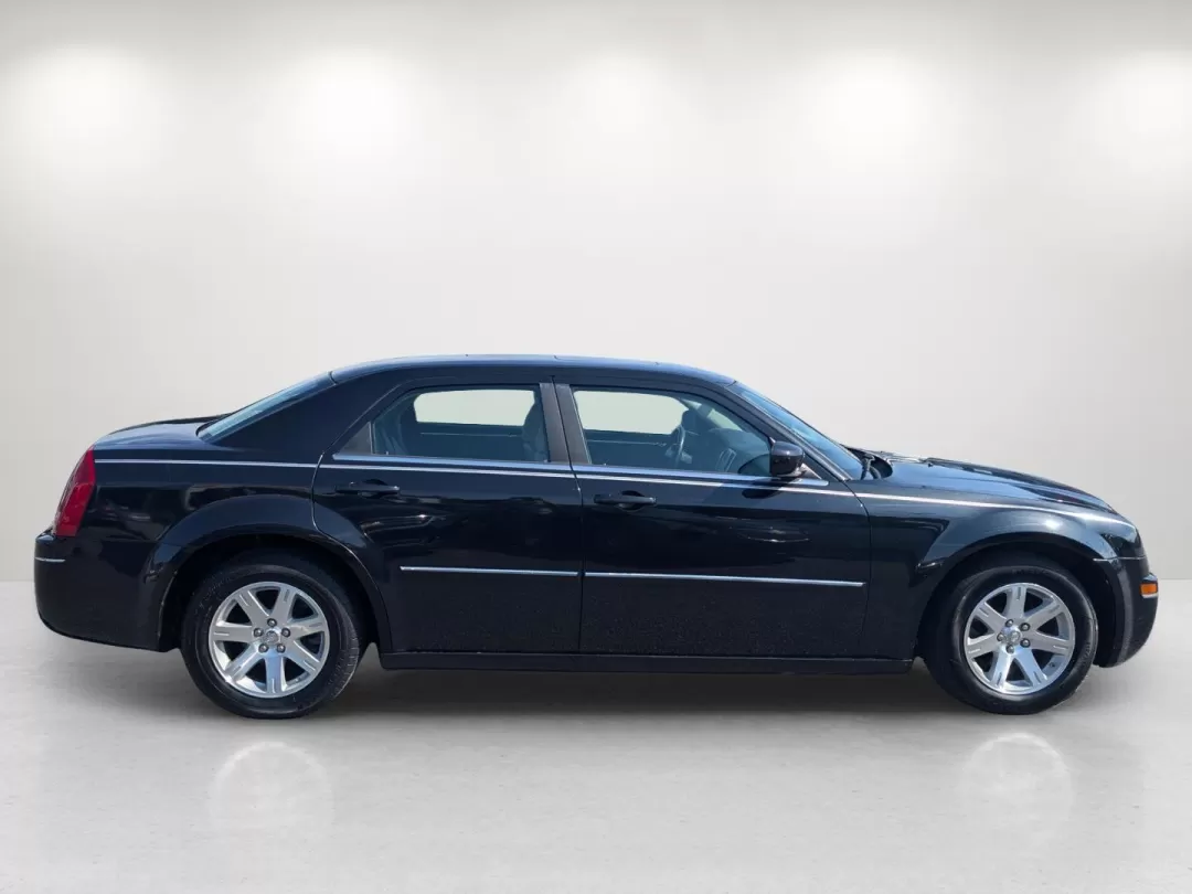 2007 Chrysler 300 (2C3KA53G87H) with an Other engine, located at 3959 U.S. 80 W, Phenix City, AL, 36870, (334) 297-4885, 32.469296, -85.135185 - Experience luxury and comfort with a 2007 Chrysler 300, the ideal sedan for those seeking both style and functionality in their daily commute or weekend adventures. Whether you're navigating the bustling streets of Phenix City or heading out for a smooth drive along U.S. 80 toward nearby attractions - Photo#4