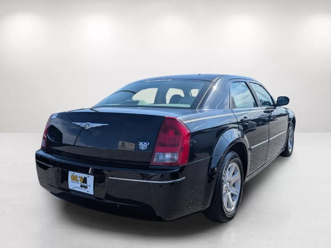 2007 Chrysler 300 (2C3KA53G87H) with an Other engine, located at 3959 U.S. 80 W, Phenix City, AL, 36870, (334) 297-4885, 32.469296, -85.135185 - Experience luxury and comfort with a 2007 Chrysler 300, the ideal sedan for those seeking both style and functionality in their daily commute or weekend adventures. Whether you're navigating the bustling streets of Phenix City or heading out for a smooth drive along U.S. 80 toward nearby attractions - Photo#5