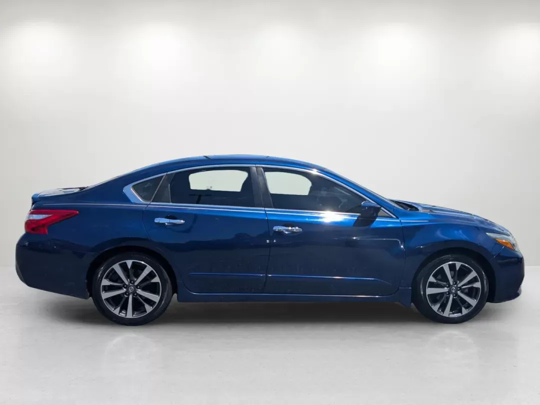 2016 /Charcoal Nissan Altima 2.5 SR (1N4AL3AP1GC) with an Other engine, located at 804 22nd Ave, Phenix City, AL, 36870, (334) 297-1860, 32.484749, -85.024475 - Are you in search of a reliable sedan that perfectly balances style, performance, and practicality? Look no further than this stunning 2016 Nissan Altima 2.5 SR, now available at Gils Auto in Phenix City, AL. With its sleek Deep Blue Pearl exterior and comfortable charcoal cloth interior, this vehic - Photo#3