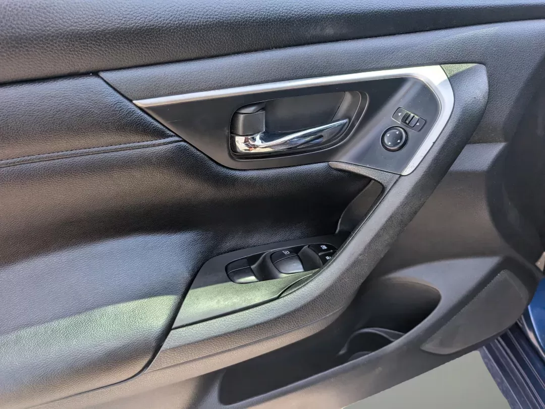 2016 /Charcoal Nissan Altima 2.5 SR (1N4AL3AP1GC) with an Other engine, located at 804 22nd Ave, Phenix City, AL, 36870, (334) 297-1860, 32.484749, -85.024475 - Are you in search of a reliable sedan that perfectly balances style, performance, and practicality? Look no further than this stunning 2016 Nissan Altima 2.5 SR, now available at Gils Auto in Phenix City, AL. With its sleek Deep Blue Pearl exterior and comfortable charcoal cloth interior, this vehic - Photo#8