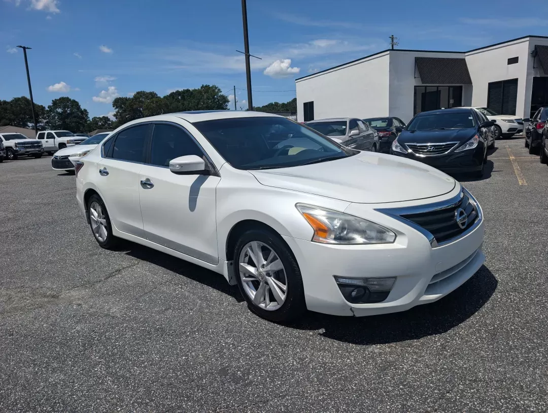 2015 Pearl White /Beige Nissan Altima 2.5 SL (1N4AL3AP3FN) with an Other engine, located at 3959 U.S. 80 W, Phenix City, AL, 36870, (334) 297-4885, 32.469296, -85.135185 - **Experience Comfort and Style with the 2015 Nissan Altima 2.5 SL - Perfect for Your Daily Adventures!**<br /> <br /> Are you searching for a reliable sedan that combines comfort, style, and advanced technology? The 2015 Nissan Altima 2.5 SL is your ideal companion for daily commuting, family errand - Photo#2
