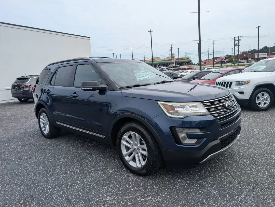 2017 Ford Explorer XLT (1FM5K7DH8HG) with an Other engine, located at 7000 Northlake Connector, Columbus, GA, 31904, (706) 987-8085, 32.524975, -84.978134 - **Adventure Awaits with the 2017 Ford Explorer XLT at Gils Auto - Phenix City**<br /> <br /> Are you ready to elevate your family outings, weekend getaways, or daily commutes? The 2017 Ford Explorer XLT, available now at Gils Auto, is an outstanding choice for those seeking a versatile, spacious, an - Photo#2