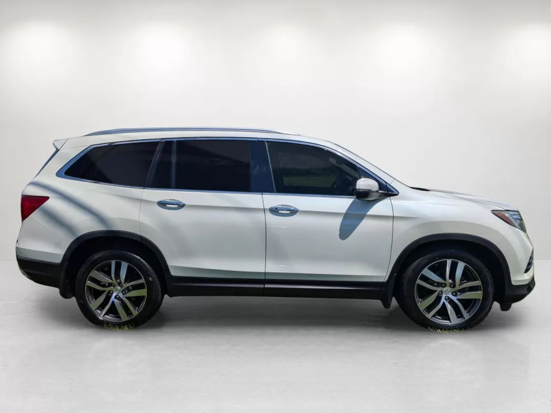 2016 Honda Pilot Elite (5FNYF6H07GB) with an Other engine, located at 3959 U.S. 80 W, Phenix City, AL, 36870, (334) 297-4885, 32.469296, -85.135185 - **Adventure Awaits with the 2016 Honda Pilot Elite - Perfect for Family Road Trips!**<br /> <br /> If you're searching for a reliable vehicle that combines comfort, style, and capability, look no further than the 2016 Honda Pilot Elite. This versatile SUV is designed for growing families and weekend - Photo#4