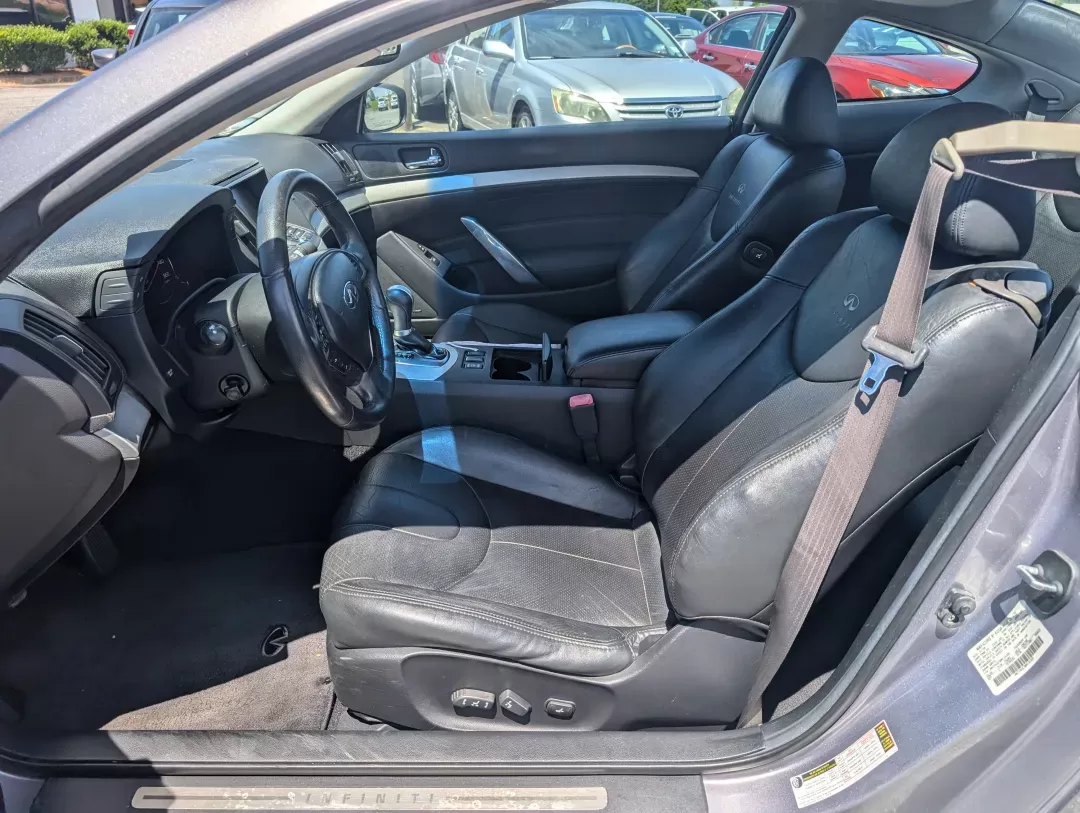 2008 Infiniti G37 Coupe (JNKCV64E38M) with an Other engine, located at 804 22nd Ave, Phenix City, AL, 36870, (334) 297-1860, 32.484749, -85.024475 - **Elevate Your Driving Experience with the 2008 Infiniti G37 Coupe at Gils Auto!**<br /> <br /> If you're searching for a vehicle that blends style, performance, and affordability, look no further than the 2008 Infiniti G37 Coupe, available now at Gils Auto in Phenix City, AL. Perfect for those who - Photo#9