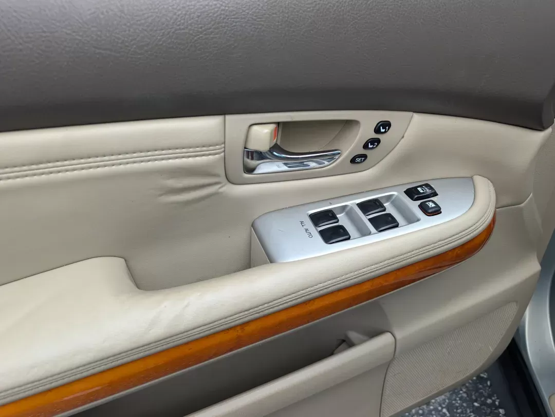 2005 Lexus RX 330 (2T2HA31U45C) with an Other engine, located at 3959 U.S. 80 W, Phenix City, AL, 36870, (334) 297-4885, 32.469296, -85.135185 - **Experience the Freedom of Adventure with This 2005 Lexus RX 330 at Gils Auto!**<br /> <br /> Are you ready to elevate your driving experience and embark on new adventures? Whether you're navigating the bustling streets of Phenix City or heading out for a weekend getaway, the 2005 Lexus RX 330 is y - Photo#8