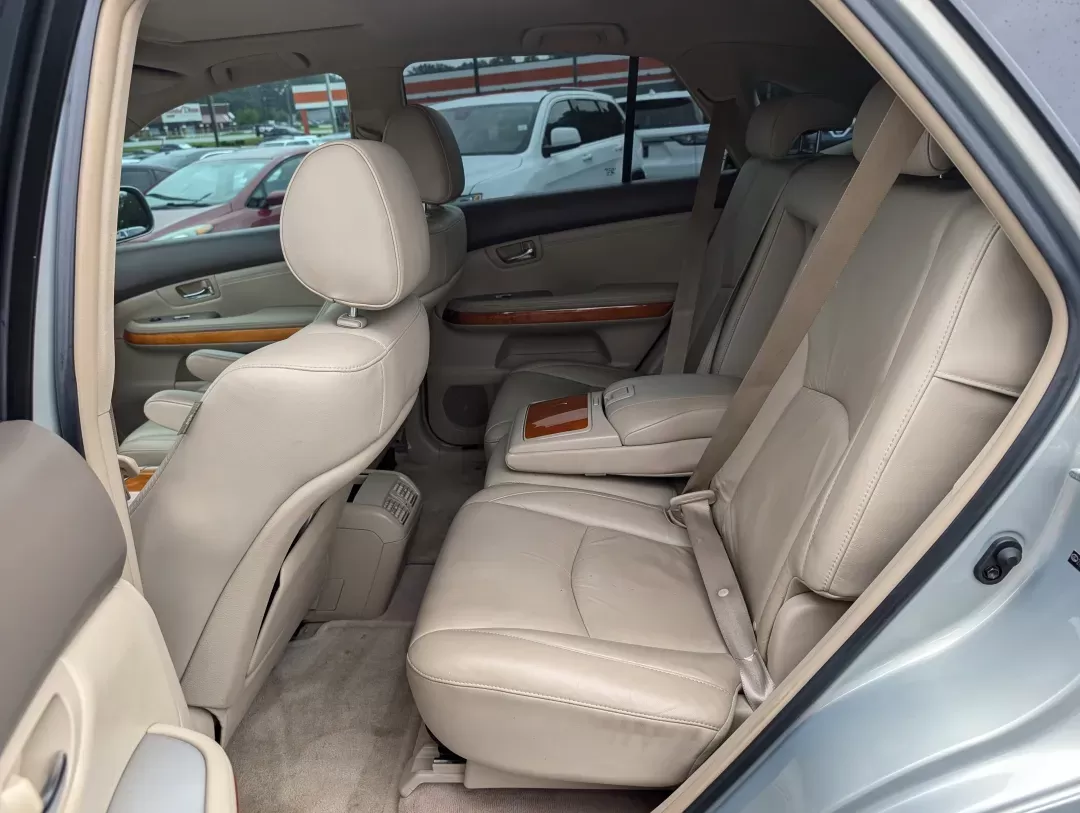 2005 Lexus RX 330 (2T2HA31U45C) with an Other engine, located at 3959 U.S. 80 W, Phenix City, AL, 36870, (334) 297-4885, 32.469296, -85.135185 - **Experience the Freedom of Adventure with This 2005 Lexus RX 330 at Gils Auto!**<br /> <br /> Are you ready to elevate your driving experience and embark on new adventures? Whether you're navigating the bustling streets of Phenix City or heading out for a weekend getaway, the 2005 Lexus RX 330 is y - Photo#10