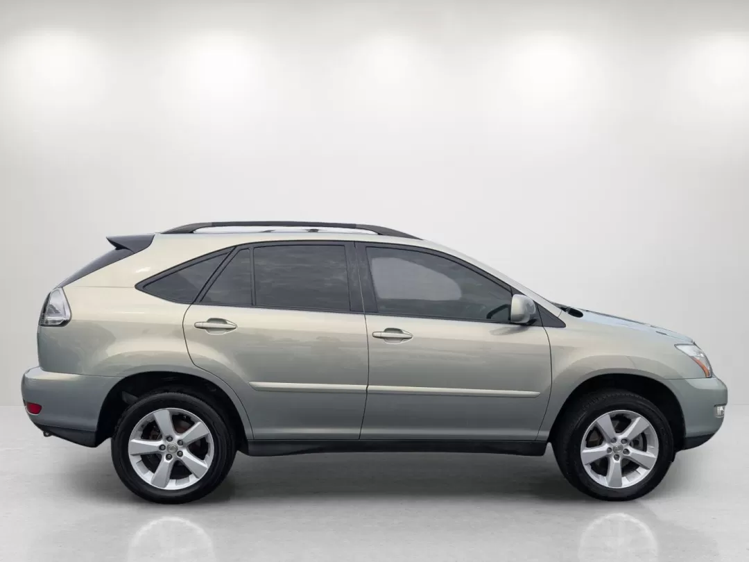 2005 Lexus RX 330 (2T2HA31U45C) with an Other engine, located at 7000 Northlake Connector, Columbus, GA, 31904, (706) 987-8085, 32.524975, -84.978134 - **Explore the Open Road in Style with the 2005 Lexus RX 330 - Perfect for Your Next Adventure!**<br /> <br /> Are you ready to elevate your driving experience? At Gils Auto in Phenix City, AL, we present an exceptional opportunity to own the stunning 2005 Lexus RX 330, an SUV that balances luxury, c - Photo#3