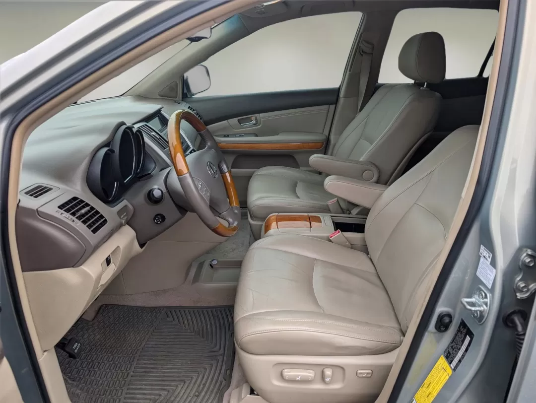 2005 Lexus RX 330 (2T2HA31U45C) with an Other engine, located at 7000 Northlake Connector, Columbus, GA, 31904, (706) 987-8085, 32.524975, -84.978134 - **Explore the Open Road in Style with the 2005 Lexus RX 330 - Perfect for Your Next Adventure!**<br /> <br /> Are you ready to elevate your driving experience? At Gils Auto in Phenix City, AL, we present an exceptional opportunity to own the stunning 2005 Lexus RX 330, an SUV that balances luxury, c - Photo#9