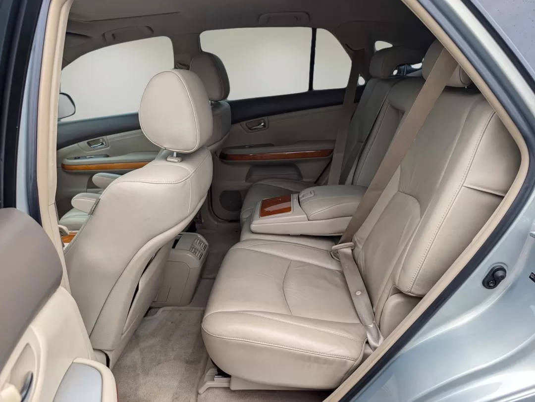 2005 Lexus RX 330 (2T2HA31U45C) with an Other engine, located at 7000 Northlake Connector, Columbus, GA, 31904, (706) 987-8085, 32.524975, -84.978134 - **Explore the Open Road in Style with the 2005 Lexus RX 330 - Perfect for Your Next Adventure!**<br /> <br /> Are you ready to elevate your driving experience? At Gils Auto in Phenix City, AL, we present an exceptional opportunity to own the stunning 2005 Lexus RX 330, an SUV that balances luxury, c - Photo#10