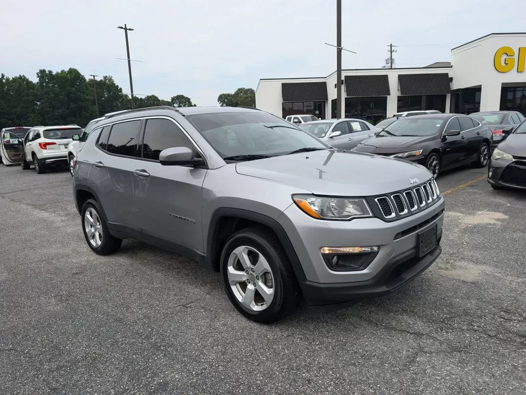 2018 /Black Jeep Compass Latitude (3C4NJDBB7JT) with an Other engine, located at 3959 U.S. 80 W, Phenix City, AL, 36870, (334) 297-4885, 32.469296, -85.135185 - **Adventure Awaits with this 2018 Jeep Compass Latitude Perfect for Family Getaways!**<br /> <br /> Are you ready to elevate your adventures? The 2018 Jeep Compass Latitude is the ideal SUV for families seeking both comfort and capability, making it your perfect companion for weekend getaways or da - Photo#2
