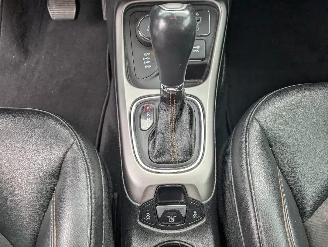 2018 /Black Jeep Compass Latitude (3C4NJDBB7JT) with an Other engine, located at 3959 U.S. 80 W, Phenix City, AL, 36870, (334) 297-4885, 32.469296, -85.135185 - **Adventure Awaits with this 2018 Jeep Compass Latitude Perfect for Family Getaways!**<br /> <br /> Are you ready to elevate your adventures? The 2018 Jeep Compass Latitude is the ideal SUV for families seeking both comfort and capability, making it your perfect companion for weekend getaways or da - Photo#12