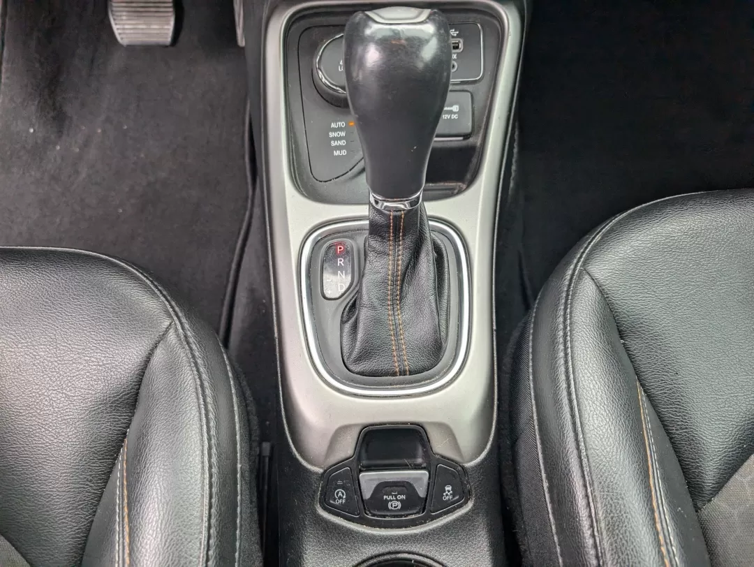 2018 /Black Jeep Compass Latitude (3C4NJDBB7JT) with an Other engine, located at 7000 Northlake Connector, Columbus, GA, 31904, (706) 987-8085, 32.524975, -84.978134 - Embrace the adventure that awaits you with this 2018 Jeep Compass Latitude, a compact SUV designed for those who crave exploration and reliability in their daily drive. Whether you're navigating through the bustling streets of Phenix City, AL, or heading out for a weekend getaway, this versatile veh - Photo#12