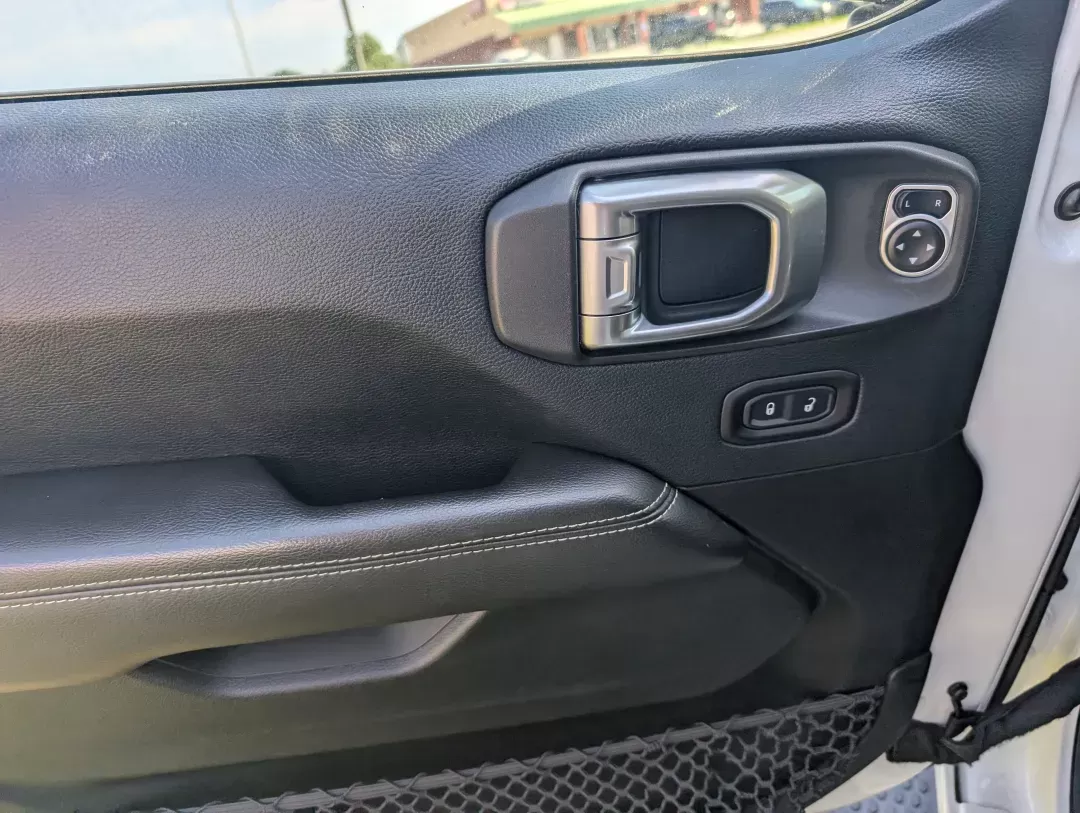 2018 /Black Jeep Wrangler Unlimited Sahara (1C4HJXEG3JW) with an Other engine, located at 3959 U.S. 80 W, Phenix City, AL, 36870, (334) 297-4885, 32.469296, -85.135185 - Adventure awaits with this stunning 2018 Jeep Wrangler Unlimited Sahara, a perfect companion for those who love the great outdoors! Whether you're navigating weekend getaways, family road trips, or simply commuting to work in style, this convertible 4WD SUV is designed to meet all your driving needs - Photo#8