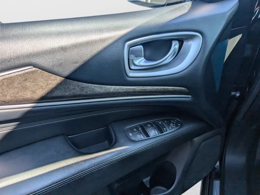 2014 /Graphite Infiniti QX60 (5N1AL0MM9EC) with an Other engine, located at 3959 U.S. 80 W, Phenix City, AL, 36870, (334) 297-4885, 32.469296, -85.135185 - **Discover the Ultimate Family Adventure with the 2014 Infiniti QX60 at Gils Auto!**<br /> <br /> Are you searching for the perfect vehicle to elevate your family's adventures? Look no further than this stunning 2014 Infiniti QX60, expertly designed for both comfort and versatility. Whether you're p - Photo#9