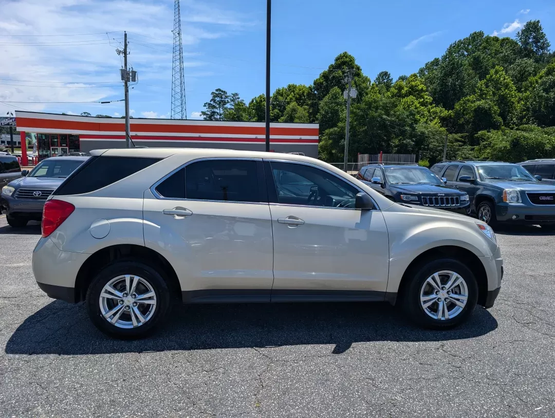 2015 /Jet Black Chevrolet Equinox LS (2GNALAEK6F1) with an Other engine, located at 3959 U.S. 80 W, Phenix City, AL, 36870, (334) 297-4885, 32.469296, -85.135185 - Discover the perfect blend of comfort, style, and versatility with the 2015 Chevrolet Equinox LS, available now at Gils Auto in Phenix City, AL. This spacious SUV is designed for families on the go, weekend adventurers, or anyone needing a reliable vehicle for daily commutes. With its flexible fuel - Photo#3