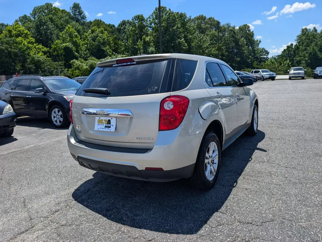 2015 /Jet Black Chevrolet Equinox LS (2GNALAEK6F1) with an Other engine, located at 3959 U.S. 80 W, Phenix City, AL, 36870, (334) 297-4885, 32.469296, -85.135185 - Discover the perfect blend of comfort, style, and versatility with the 2015 Chevrolet Equinox LS, available now at Gils Auto in Phenix City, AL. This spacious SUV is designed for families on the go, weekend adventurers, or anyone needing a reliable vehicle for daily commutes. With its flexible fuel - Photo#4