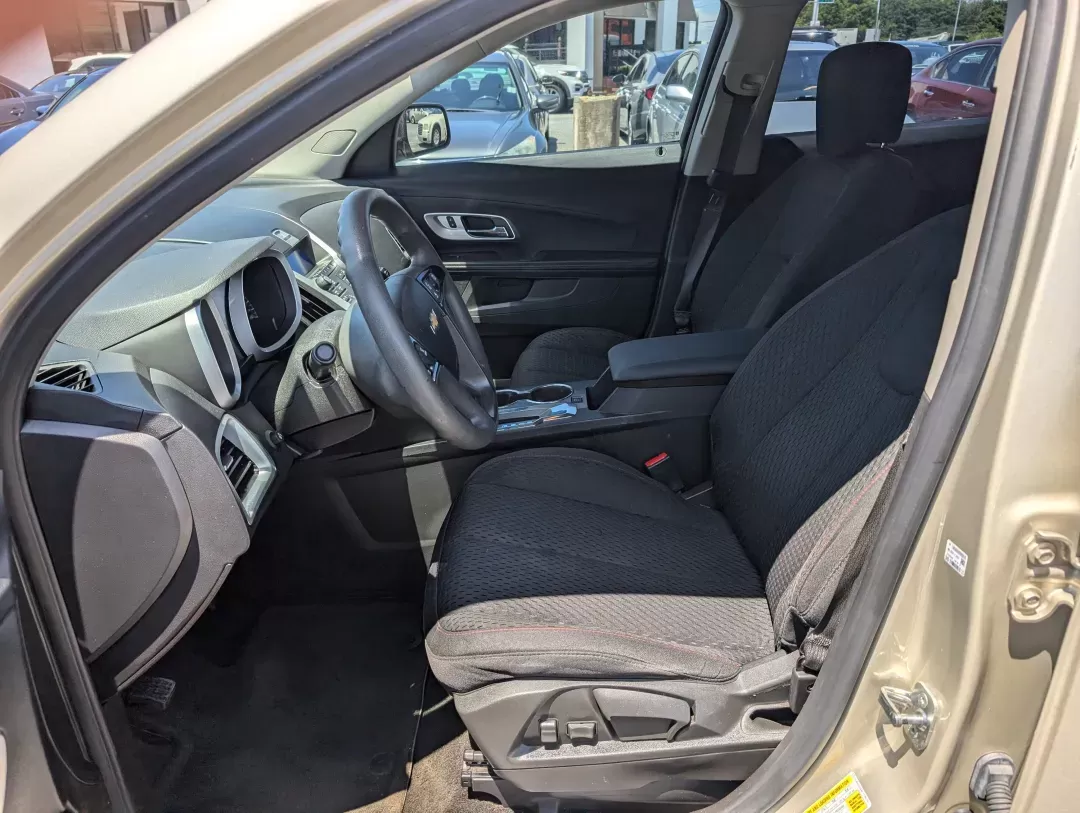 2015 /Jet Black Chevrolet Equinox LS (2GNALAEK6F1) with an Other engine, located at 3959 U.S. 80 W, Phenix City, AL, 36870, (334) 297-4885, 32.469296, -85.135185 - Discover the perfect blend of comfort, style, and versatility with the 2015 Chevrolet Equinox LS, available now at Gils Auto in Phenix City, AL. This spacious SUV is designed for families on the go, weekend adventurers, or anyone needing a reliable vehicle for daily commutes. With its flexible fuel - Photo#9