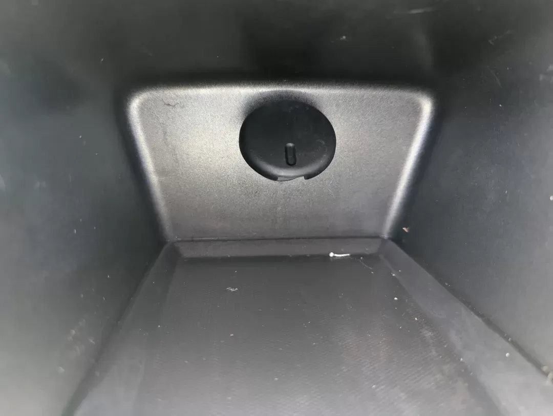 2015 /Jet Black Chevrolet Equinox LS (2GNALAEK6F1) with an Other engine, located at 3959 U.S. 80 W, Phenix City, AL, 36870, (334) 297-4885, 32.469296, -85.135185 - Discover the perfect blend of comfort, style, and versatility with the 2015 Chevrolet Equinox LS, available now at Gils Auto in Phenix City, AL. This spacious SUV is designed for families on the go, weekend adventurers, or anyone needing a reliable vehicle for daily commutes. With its flexible fuel - Photo#13