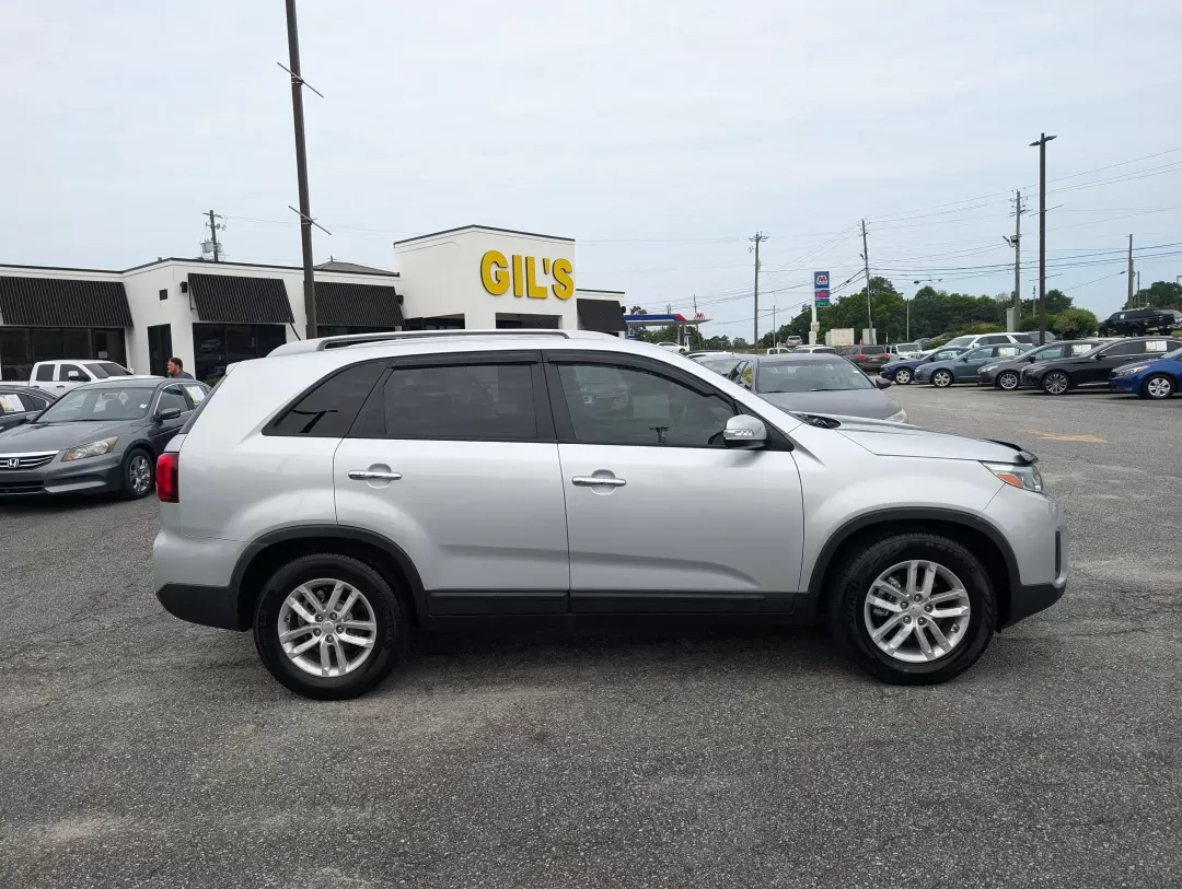 2014 /Black Kia Sorento LX (5XYKTDA6XEG) with an Other engine, located at 3959 U.S. 80 W, Phenix City, AL, 36870, (334) 297-4885, 32.469296, -85.135185 - **Embark on Your Next Adventure with the 2014 Kia Sorento LX at Gils Auto in Phenix City, AL!**<br /> <br /> Are you ready to enhance your lifestyle and explore new horizons? With the 2014 Kia Sorento LX, you'll have the perfect companion for family outings, weekend adventures, and everything in bet - Photo#3