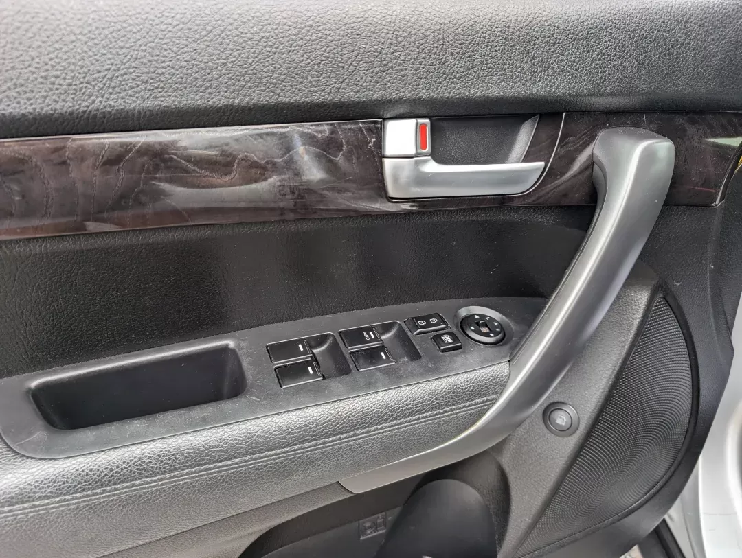 2014 /Black Kia Sorento LX (5XYKTDA6XEG) with an Other engine, located at 3959 U.S. 80 W, Phenix City, AL, 36870, (334) 297-4885, 32.469296, -85.135185 - **Embark on Your Next Adventure with the 2014 Kia Sorento LX at Gils Auto in Phenix City, AL!**<br /> <br /> Are you ready to enhance your lifestyle and explore new horizons? With the 2014 Kia Sorento LX, you'll have the perfect companion for family outings, weekend adventures, and everything in bet - Photo#8